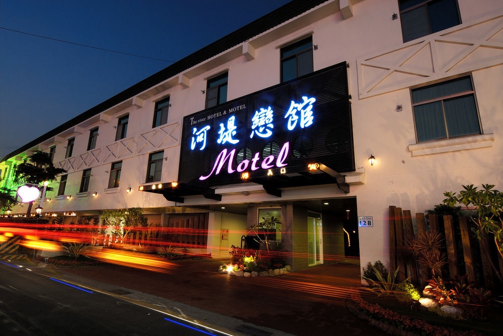 The Riverside Hotel & Motel image 1